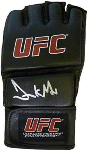 Франк Мир подписа Бойцовскую ръкавицата UFC Ultimate Fighting Championship /MMA Bellator (Вляво)- Холограма
