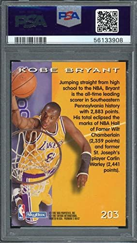 Кобе Брайънт 1996 Skybox Премия Баскетболно карта Начинаещ 203 С рейтинг PSA 8